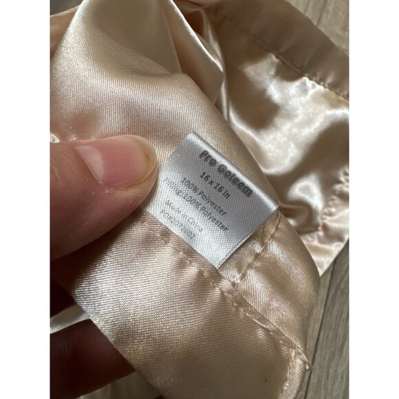 Giraffe Baby Blanket Lovey Security Blanket 16" x 16" Satin & Plush Polyester Sa - Picture 5 of 5